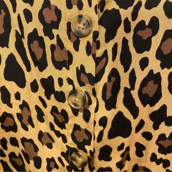 Torrid Womens Shirt 1X Leopard Print Button Up Fit And Flare Scoop Neck NWT - Picture 4 of 7